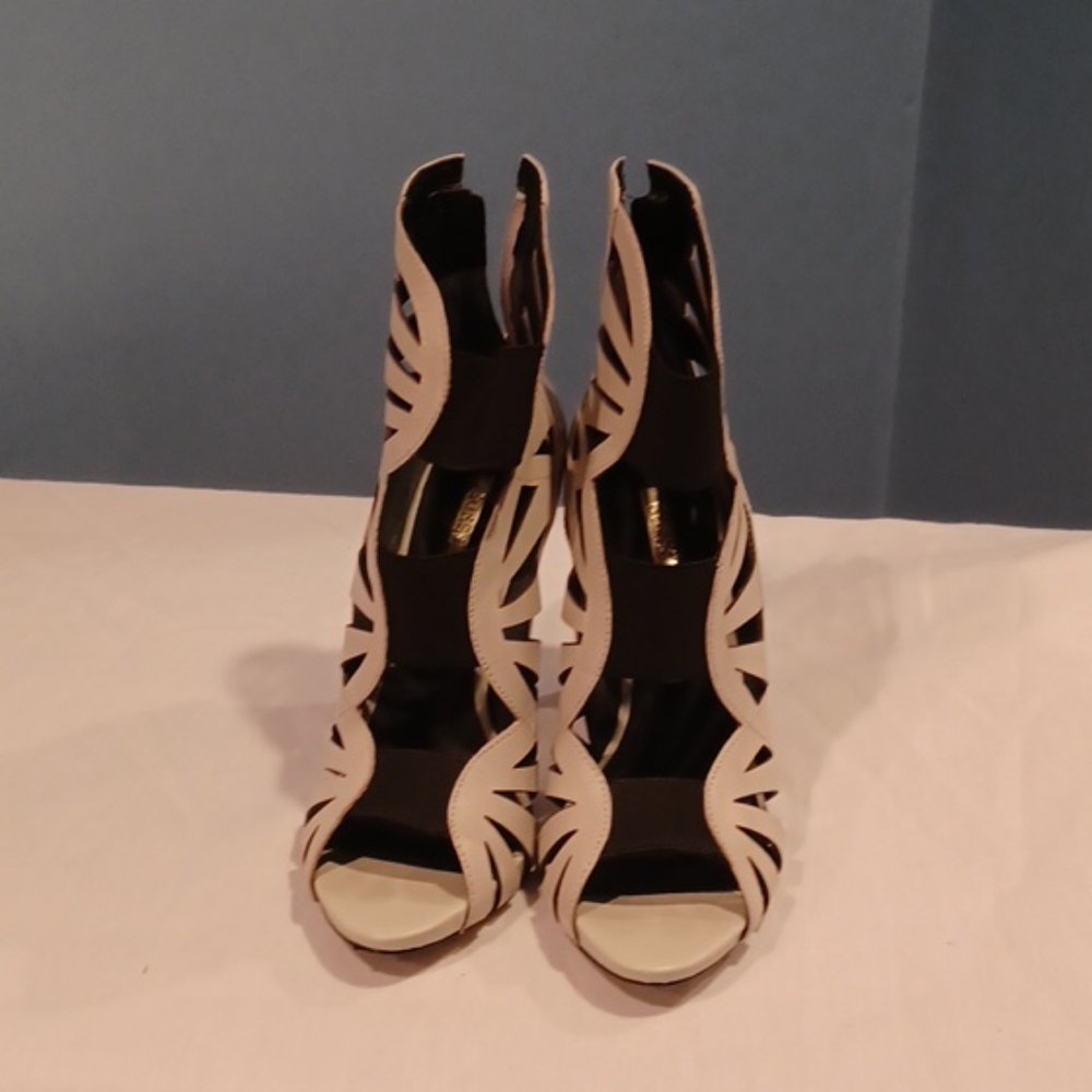Preowned GUESS AELA Cutout Heels - Picture 3 of 8